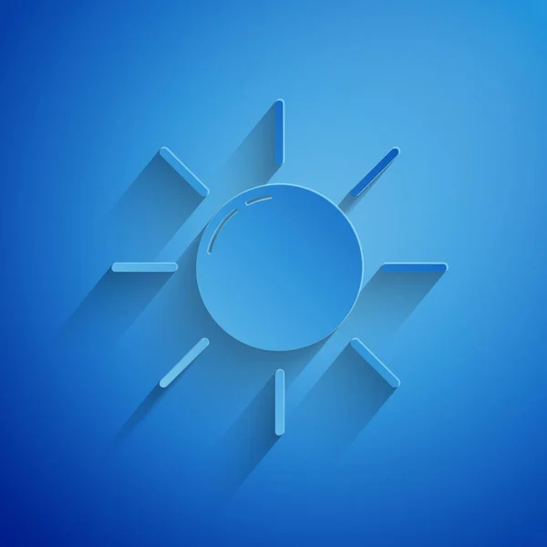 Papel cortado ícone sol isolado no fundo azul. Estilo de arte de papel. Ilustração vetorial — Vetor de Stock