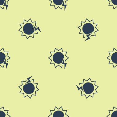 Mavi Güneş enerji paneli simgesi sarı arka plan üzerinde sorunsuz desen izole. Şimşek sembolü olan güneş. Vektör İllüstrasyonu