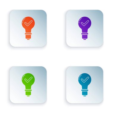 Beyaz arka planda yalıtılmış renk ampulü ve onay işareti simgesi. Fikir kavramı. Simgeleri renkli kare düğmelere ayarlayın. Vektör İllüstrasyonu