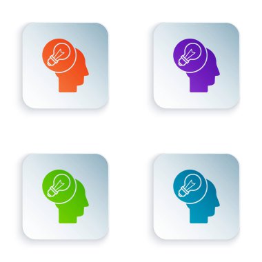 Beyaz arka plan üzerinde izole lamba ampul simgesi ile Renk İnsan kafası. Simgeleri renkli kare düğmelere ayarlayın. Vektör İllüstrasyonu