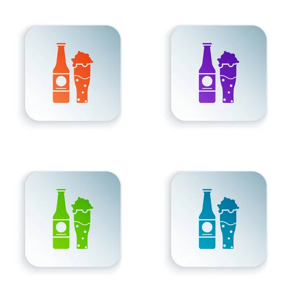 Couleur bouteille de bière et icône en verre isolé sur fond blanc. Boisson d'alcool symbole. Définir des icônes dans des boutons carrés colorés. Illustration vectorielle — Image vectorielle