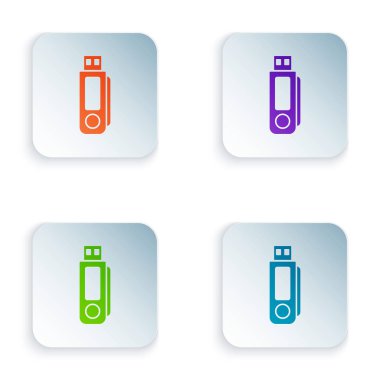 Beyaz arka planda izole renkli USB flash sürücü simgesi. Renkli kare düğmeleri simgeleri ayarlayın. Vektör Illustration