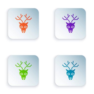 Beyaz arka plan üzerinde izole boynuzları simgesi ile Renk Geyik baş. Simgeleri renkli kare düğmelere ayarlayın. Vektör İllüstrasyonu