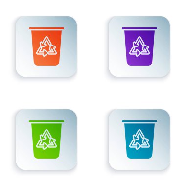 Beyaz arka planda yalıtılmış geri dönüşüm simgesi simgeli Renk Geri Dönüşüm kutusu. Çöp kutusu simgesi. Çöp kutusu tabelası. Sepet işaretini geri dönüştürün. Simgeleri renkli kare düğmelere ayarlayın. Vektör İllüstrasyonu