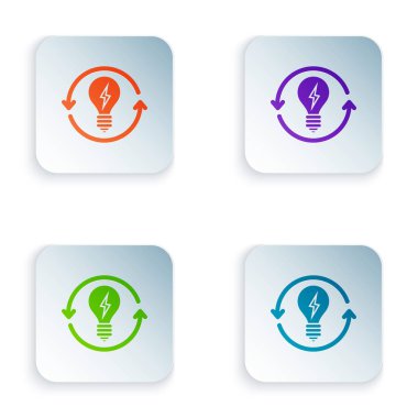 Beyaz arka planda izole yıldırım sembolü simgesi ile Renk Geri Dönüşüm ve ampul. Işık lambası işareti. Fikir sembolü. Simgeleri renkli kare düğmelere ayarlayın. Vektör İllüstrasyonu