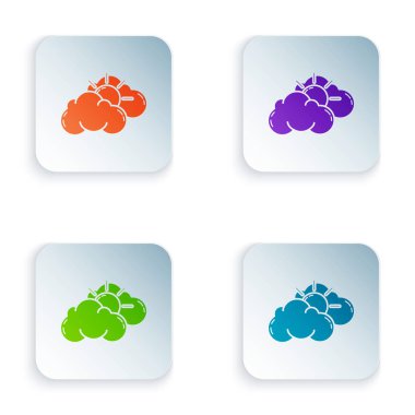 Renkli Güneş ve bulut hava simgesi beyaz arka plan üzerinde izole. Simgeleri renkli kare düğmelere ayarlayın. Vektör İllüstrasyonu