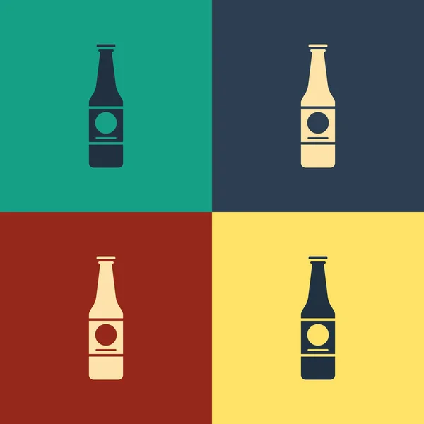 Color Icono de la botella de cerveza aislado en el fondo de color. Dibujo de estilo vintage. Ilustración vectorial — Vector de stock