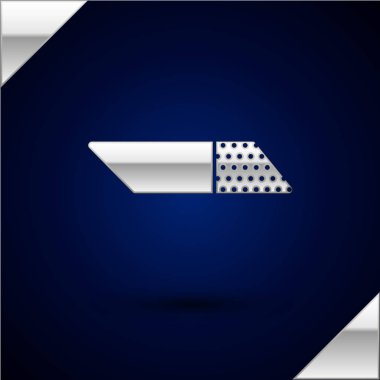 Gümüş Silgi veya kauçuk simgesi koyu mavi arka plan üzerinde izole. Vektör İllüstrasyonu