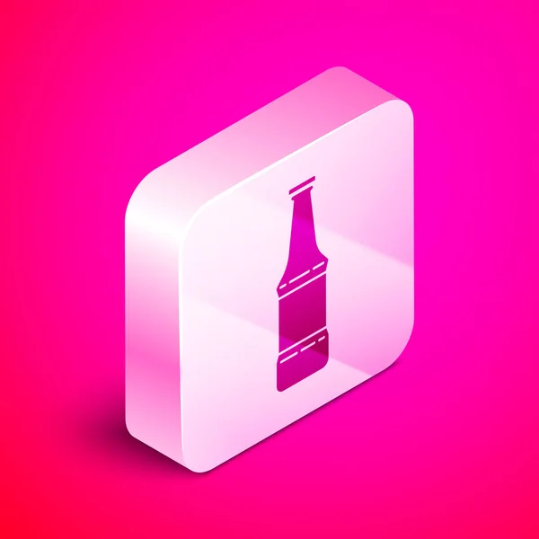 Icono de la botella de cerveza isométrica aislado sobre fondo rosa. Botón cuadrado plateado. Ilustración vectorial — Archivo Imágenes Vectoriales