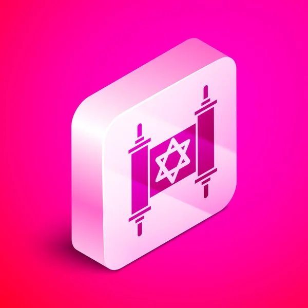 Icono de desplazamiento isométrico de la Torá aislado sobre fondo rosa. Torá judía en forma ampliada. Estrella de David símbolo. Viejo pergamino. Botón cuadrado plateado. Ilustración vectorial — Vector de stock