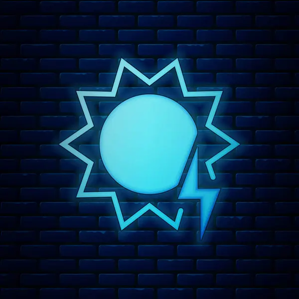 Icono del panel de energía solar de neón brillante aislado en el fondo de la pared de ladrillo. Sol con símbolo del rayo. Ilustración vectorial — Archivo Imágenes Vectoriales