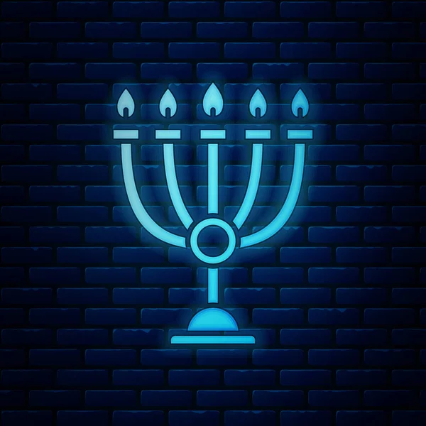 Glödande neon Hanukkah menorah ikon isolerad på tegelvägg bakgrund. Hanukkah traditionell symbol. Helgreligion, judisk ljusfestival. Vektor Illustration — Stock vektor