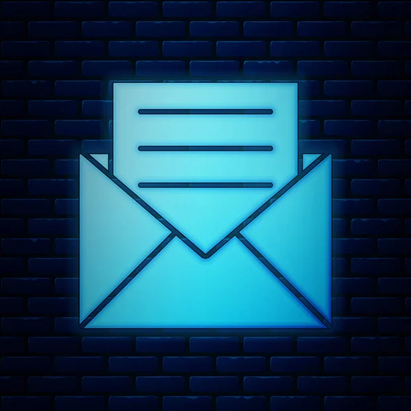Envelope de néon brilhante com ícone de cartão de convite isolado no fundo da parede de tijolo. Ilustração vetorial — Vetor de Stock