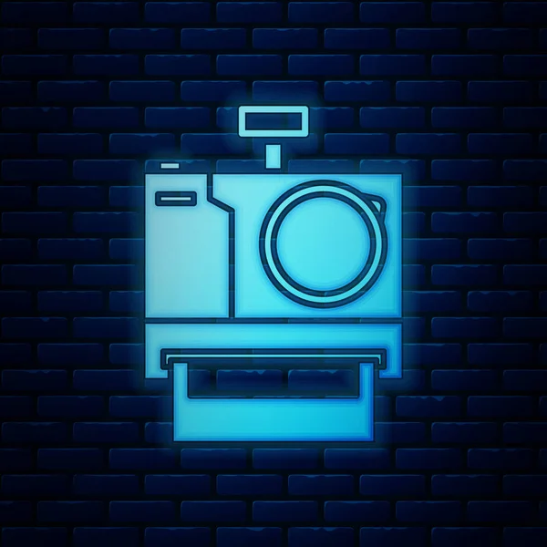 Leuchtende Neon Fotokamera Ikone isoliert auf Backsteinwand Hintergrund. Ikone der Fotokamera. Vektorillustration — Stockvektor