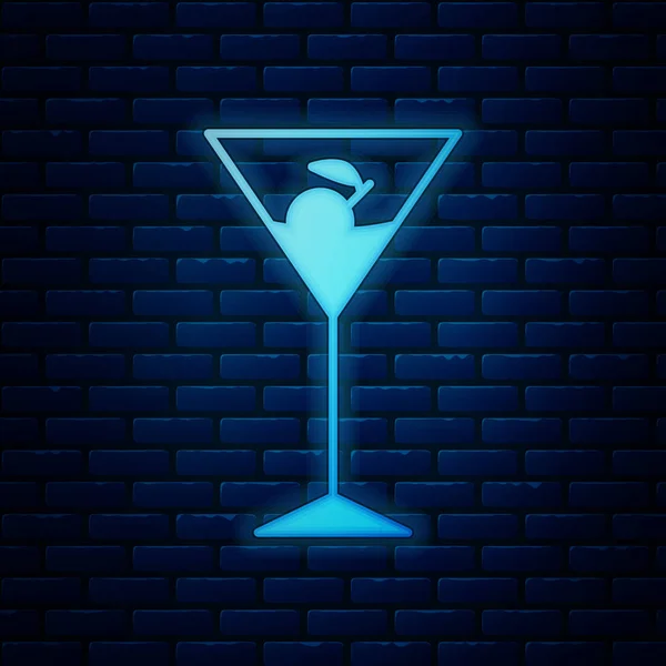 Светящаяся неоновая стеклянная икона мартини, выделенная на фоне кирпичной стены. Икона коктейля. Значок из винного стекла. Векторная миграция — стоковый вектор
