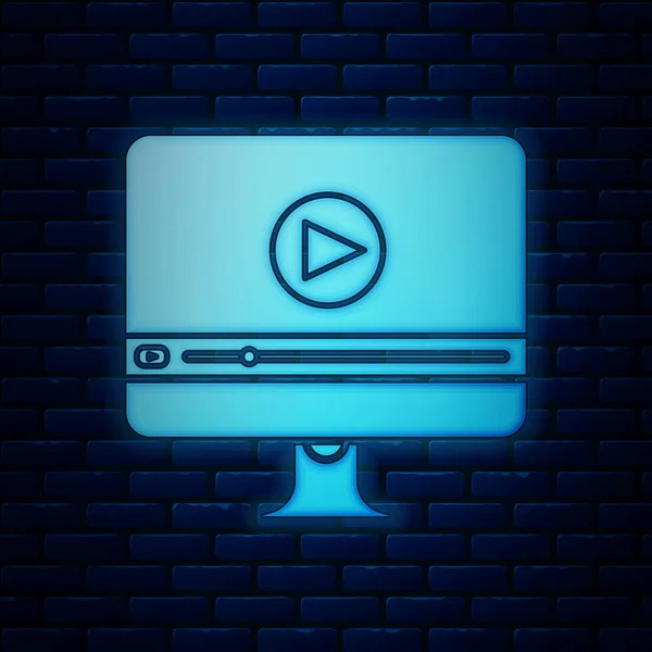 Gloeiende neon Online play video icoon geïsoleerd op bakstenen muur achtergrond. Computermonitor en filmstrip met speelbord. Vector Illustratie — Stockvector