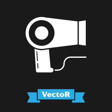 Beyaz saç kurutma makinesi simgesi siyah arkaplanda izole edildi. Saç kurutma makinesi tabelası. Saç kurutma sembolü. Sıcak hava üflüyor. Vektör İllüstrasyonu