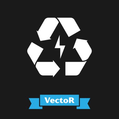 Siyah zemin üzerinde geri dönüşüm sembolü simgesi olan beyaz pil. Geri dönüşüm sembollü pil - yenilenebilir enerji konsepti. Vektör İllüstrasyonu