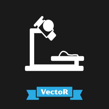 Siyah arkaplanda beyaz mikroskop simgesi izole edildi. Kimya, ilaç aleti, mikrobiyoloji büyütme aracı. Vektör İllüstrasyonu