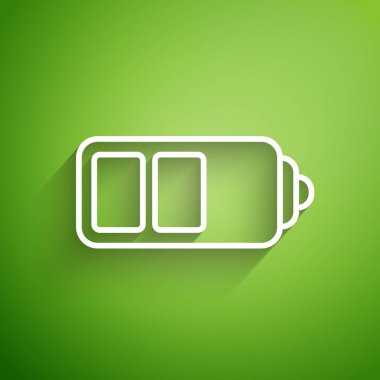 Beyaz çizgi Batarya şarj seviyesi göstergesi simgesi yeşil arkaplanda izole edildi. Vektör İllüstrasyonu