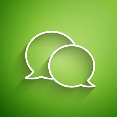 Beyaz çizgi konuşma balonu sohbet simgesi yeşil arkaplanda izole edildi. İleti simgesi. İletişim ya da yorum sohbet sembolü. Vektör İllüstrasyonu