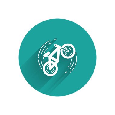 Beyaz bisiklet numarası ikonu uzun gölgeli izole edilmiş. Bisiklet yarışı. Olağanüstü bir spor. Spor malzemeleri. Yeşil daire düğmesi. Vektör İllüstrasyonu