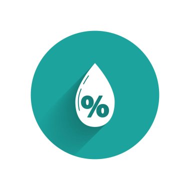 Beyaz su bırakma yüzdesi simgesi uzun gölgeli izole edilmiş. Nem analizi. Yeşil daire düğmesi. Vektör İllüstrasyonu