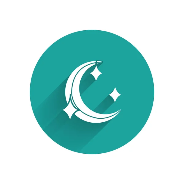 Icono de luna blanca y estrellas aislado con sombra larga. Botón círculo verde. Ilustración vectorial — Archivo Imágenes Vectoriales