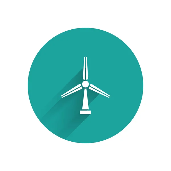 Vit vindturbin ikon isolerad med lång skugga. Vind Generator skylt. Väderkvarn silhuett. Väderkvarn för elkraft produktion. Grön cirkel knapp. Vektor illustration — Stock vektor
