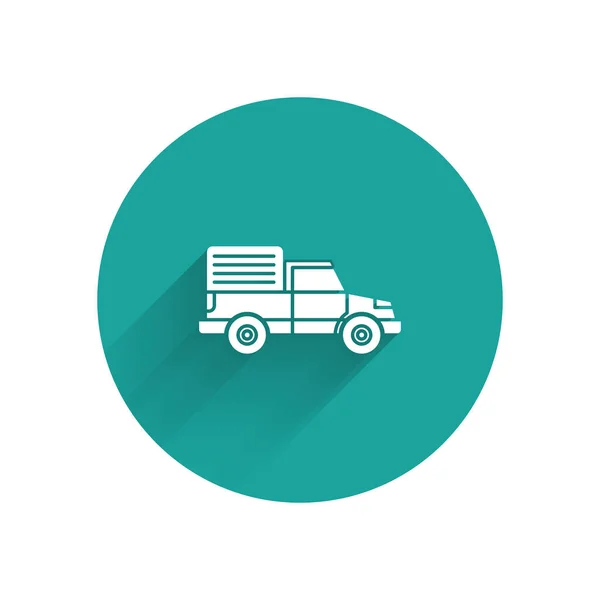 Ícone de veículo de caminhão de carga de entrega branca isolado com sombra longa. Botão de círculo verde. Ilustração vetorial —  Vetores de Stock