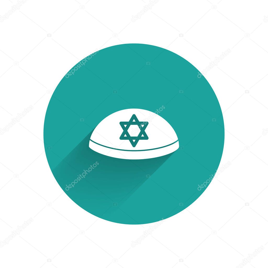 White Jewish kippah with star of david icon isolated with long shadow. Jewish yarmulke hat. Green circle button. Vector Illustration