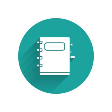 Uzun gölgeli beyaz defter simgesi. Spiral not defteri simgesi. Okul defteri. Yazı tahtası. Okul günlüğü. Yeşil daire düğmesi. Vektör İllüstrasyonu