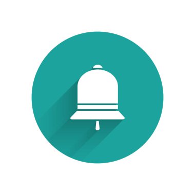Beyaz Zil çan simgesi uzun gölge ile izole. Alarm sembolü, servis zili, el zili işareti, bildirim sembolü. Yeşil daire düğmesi. Vektör İllüstrasyonu
