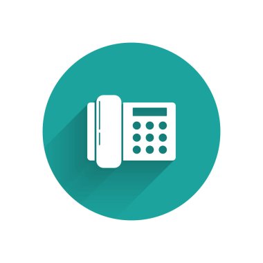 Beyaz Telefon ikonu uzun gölgeli izole edilmiş. Sabit telefon. Yeşil daire düğmesi. Vektör İllüstrasyonu