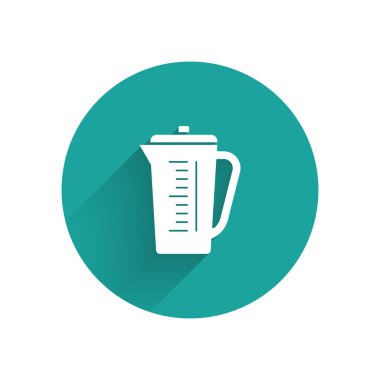 Kuru ve sıvı yiyecek ikonunu ölçmek için uzun gölgeli beyaz ölçü kabı. Plastik şişenin sapı var. Yeşil daire düğmesi. Vektör İllüstrasyonu