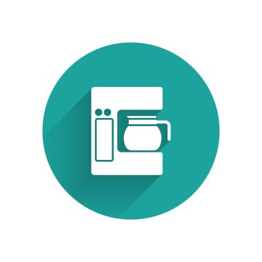 Uzun gölgeli cam demlik ikonlu beyaz kahve makinesi. Yeşil daire düğmesi. Vektör İllüstrasyonu