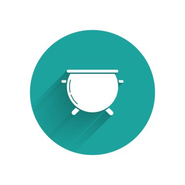 Beyaz Cadılar Bayramı cadı kazanı ikonu uzun gölgeli izole edilmiş. Mutlu Cadılar Bayramı Partisi. Yeşil daire düğmesi. Vektör İllüstrasyonu