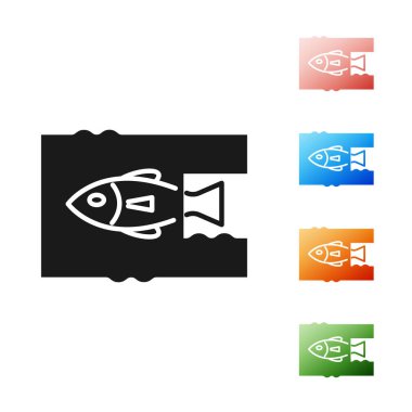 Siyah Durak okyanus plastik kirliliği simgesi beyaz arkaplanda izole edildi. Çevre koruma kavramı. Balıklar plastiğe hayır der. Simgeleri renklendirin. Vektör İllüstrasyonu