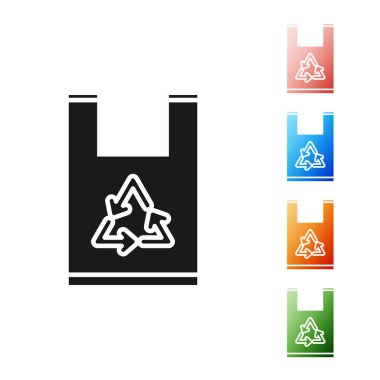 Siyah plastik torba, beyaz arka planda izole edilmiş geri dönüşüm simgesi. Geri dönüşüm sembollü çanta. Simgeleri renklendirin. Vektör İllüstrasyonu