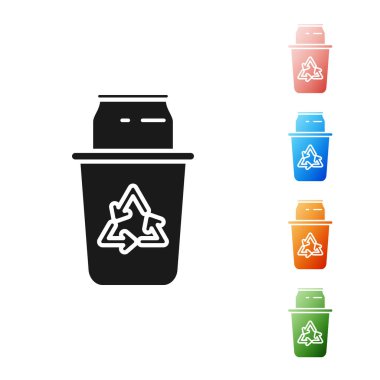 Geri dönüşüm sembollü siyah geri dönüşüm kutusu ve beyaz arkaplanda izole edilmiş ikon. Çöp kutusu simgesi. Çöp kutusu tabelası. Geri dönüşüm sepeti işareti. Simgeleri renklendirin. Vektör İllüstrasyonu