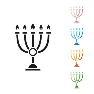 Beyaz arkaplanda siyah Hanuka menorası simgesi var. Geleneksel Hanuka sembolü. Tatil dini, Yahudi Işık Festivali. Simgeleri renklendirin. Vektör İllüstrasyonu