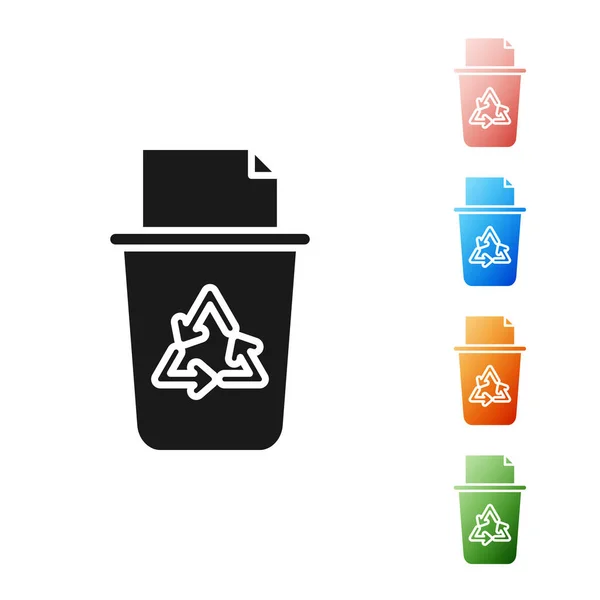 Cubo de reciclaje negro con icono de símbolo de reciclaje aislado sobre fondo blanco. Icono de bote de basura. Cartel de basura. Reciclar signo de cesta. Establecer iconos de colores. Ilustración vectorial — Vector de stock