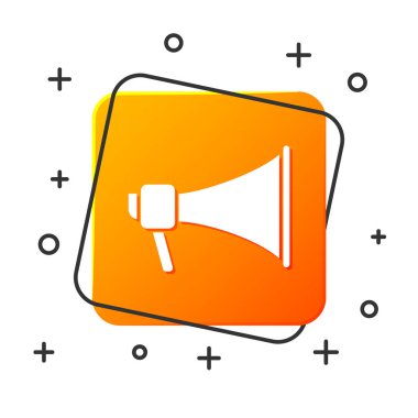 Beyaz arka planda izole edilmiş beyaz megafon simgesi. Sözcü işareti. Turuncu kare düğme. Vektör İllüstrasyonu