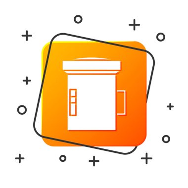 Beyaz arka planda izole edilmiş dalgıç simgesi için beyaz büyük el feneri. Su altı ekipmanları. Turuncu kare düğme. Vektör İllüstrasyonu