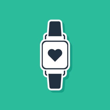 Mavi Akıllı saat yeşil arkaplanda kalp atışı simgesini gösteriyor. Fitness uygulaması konsepti. Vektör İllüstrasyonu