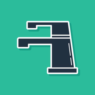 Mavi Su musluk simgesi yeşil arkaplanda izole edildi. Vektör İllüstrasyonu