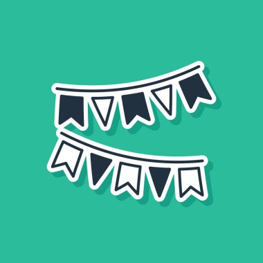 Yeşil arka plan üzerinde izole bayraklar simgesi ile Mavi Karnaval çelenk. Doğum günü kutlaması, festival ve adil dekorasyon için parti pennants. Vektör İllüstrasyonu
