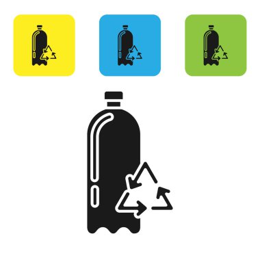 Siyah geri dönüşüm plastik şişe simgesi beyaz arkaplanda izole edilmiş. Renkli kare düğmeleri ayarlayın. Vektör İllüstrasyonu