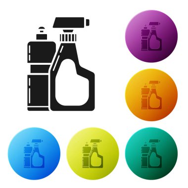 Sıvı çamaşır deterjanı, çamaşır suyu, bulaşık deterjanı ya da beyaz arka planda izole edilmiş başka bir temizlik maddesi için siyah plastik şişeler. Renkli daire düğmelerini ayarlayın. Vektör İllüstrasyonu
