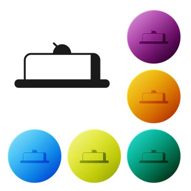 Beyaz arka planda izole edilmiş meyve ikonu içeren siyah çilekli cheesecake dilimi. Renkli daire düğmelerini ayarlayın. Vektör İllüstrasyonu